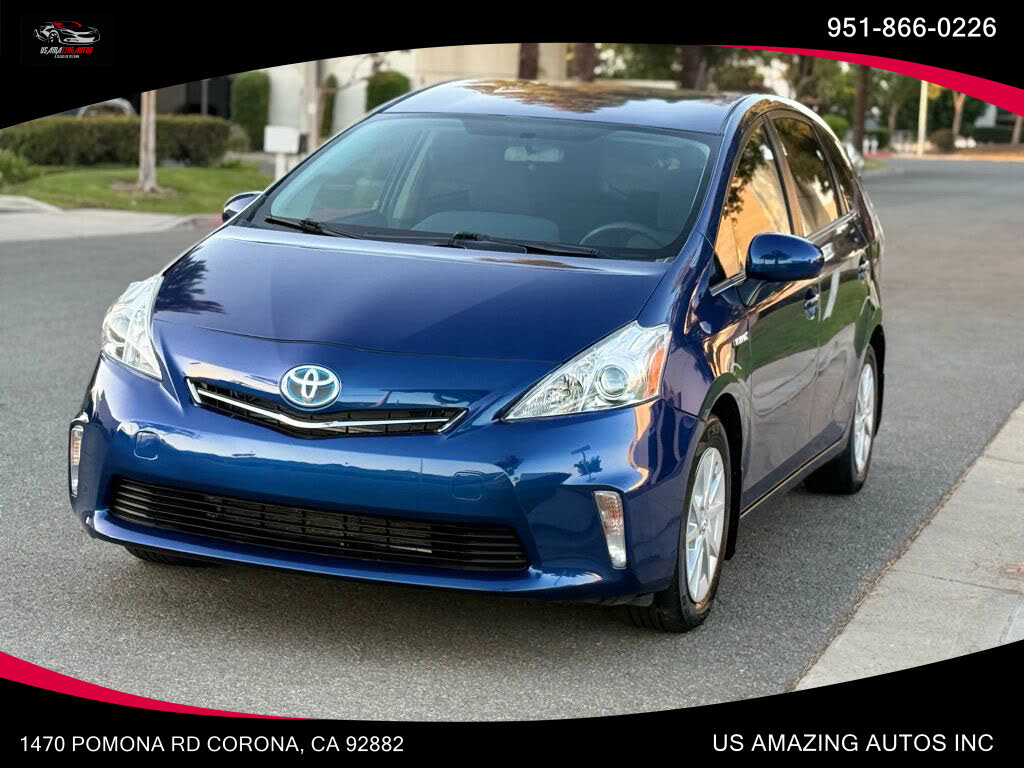 2013 Toyota Prius v Three FWD