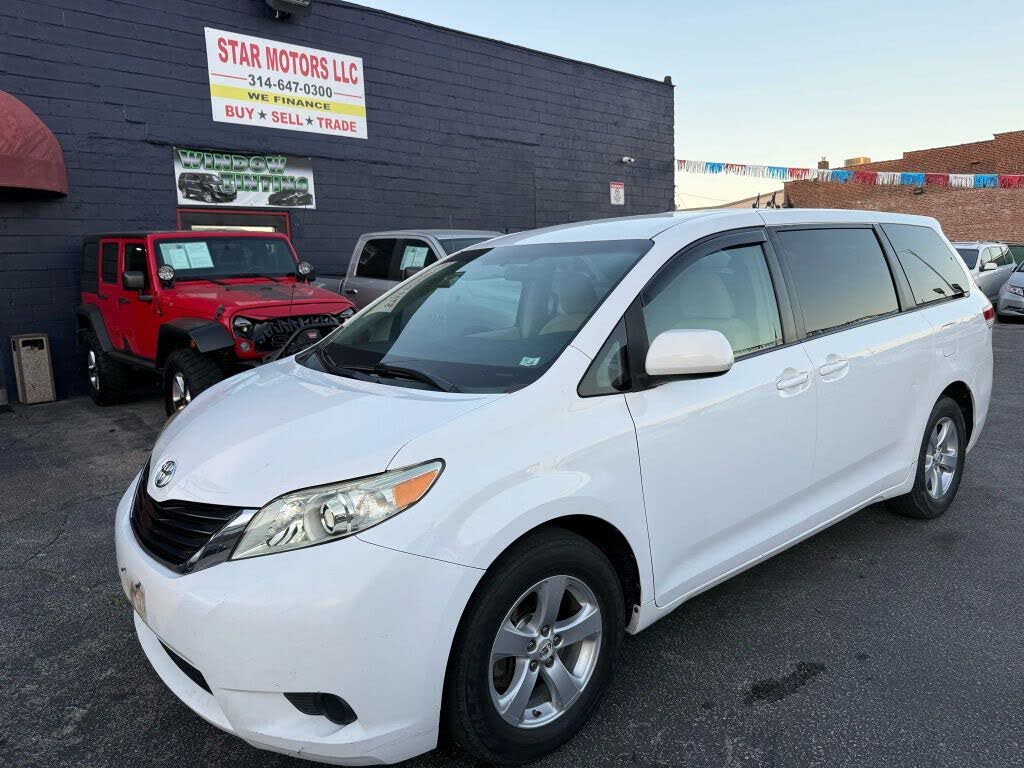 2012 Toyota Sienna LE 8-Passenger