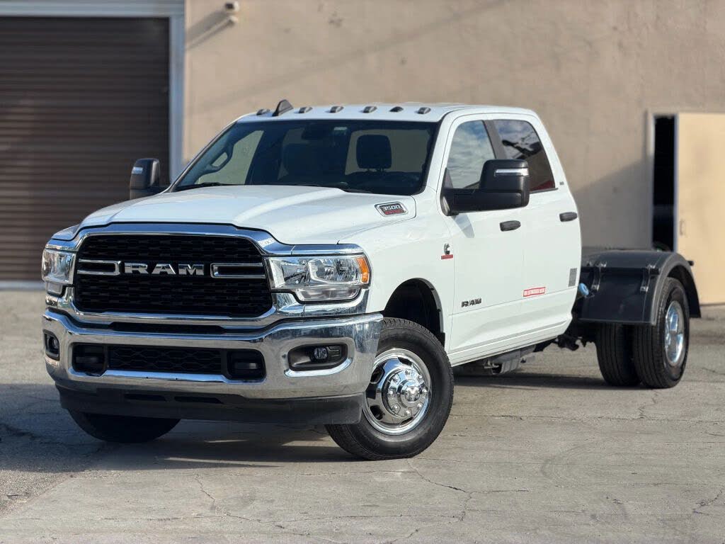 2023 RAM 3500 Chassis SLT Crew Cab LB DRW 4WD