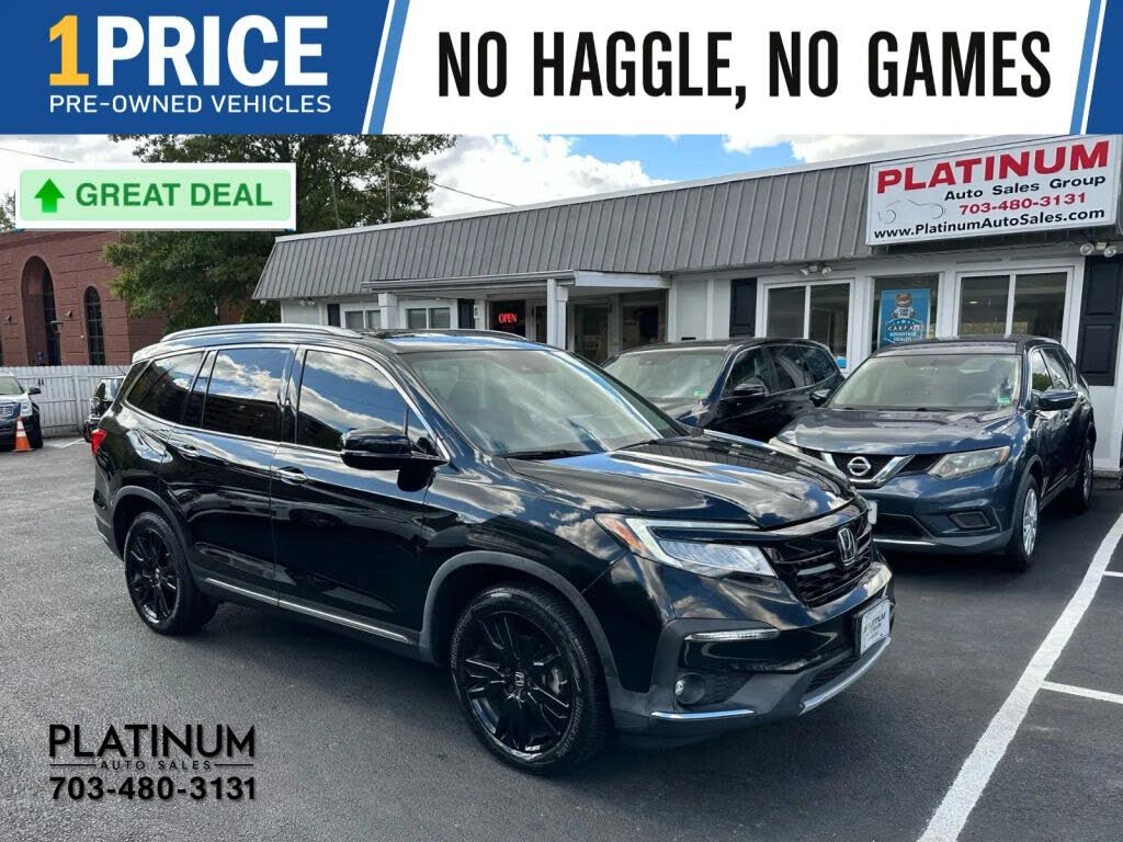 2019 Honda Pilot Touring AWD with Rear Captain's Chairs