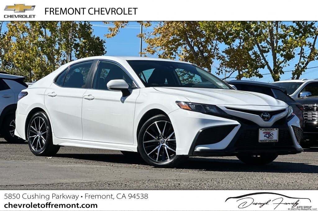 2024 Toyota Camry SE FWD