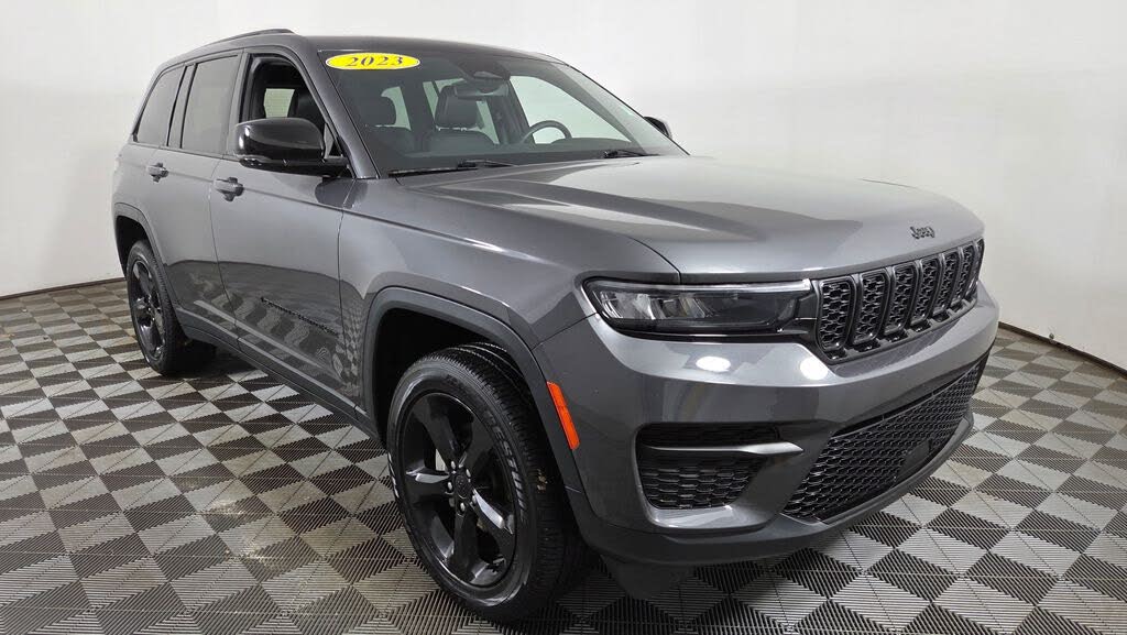 2023 Jeep Grand Cherokee Altitude 4WD