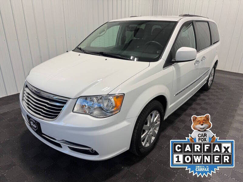 2016 Chrysler Town & Country Touring FWD