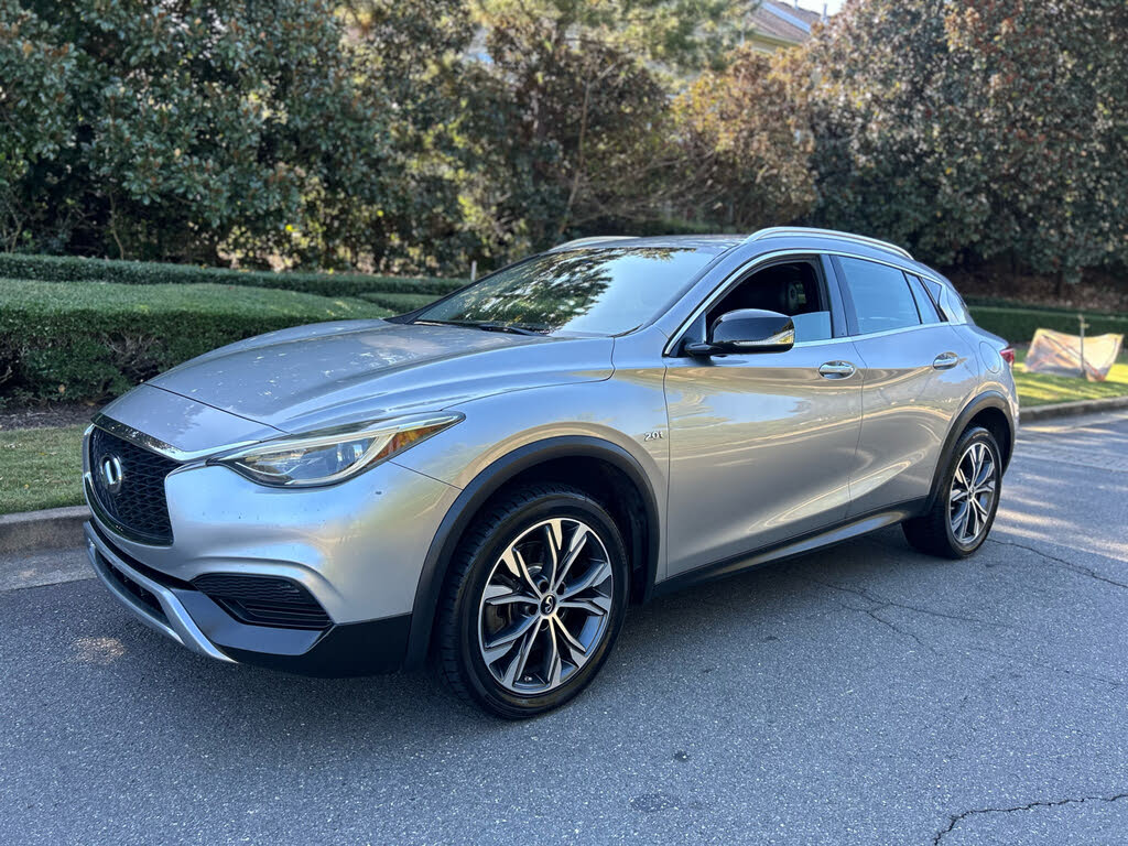 2017 INFINITI QX30 Luxury AWD