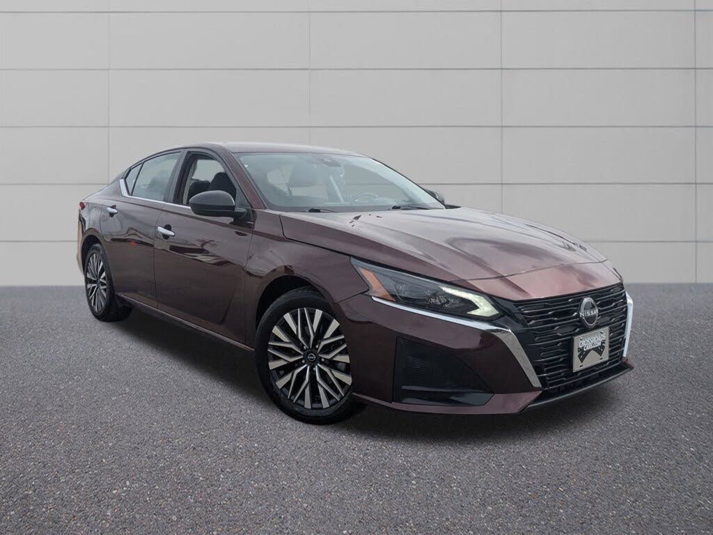 2024 Nissan Altima 2.5 SV FWD