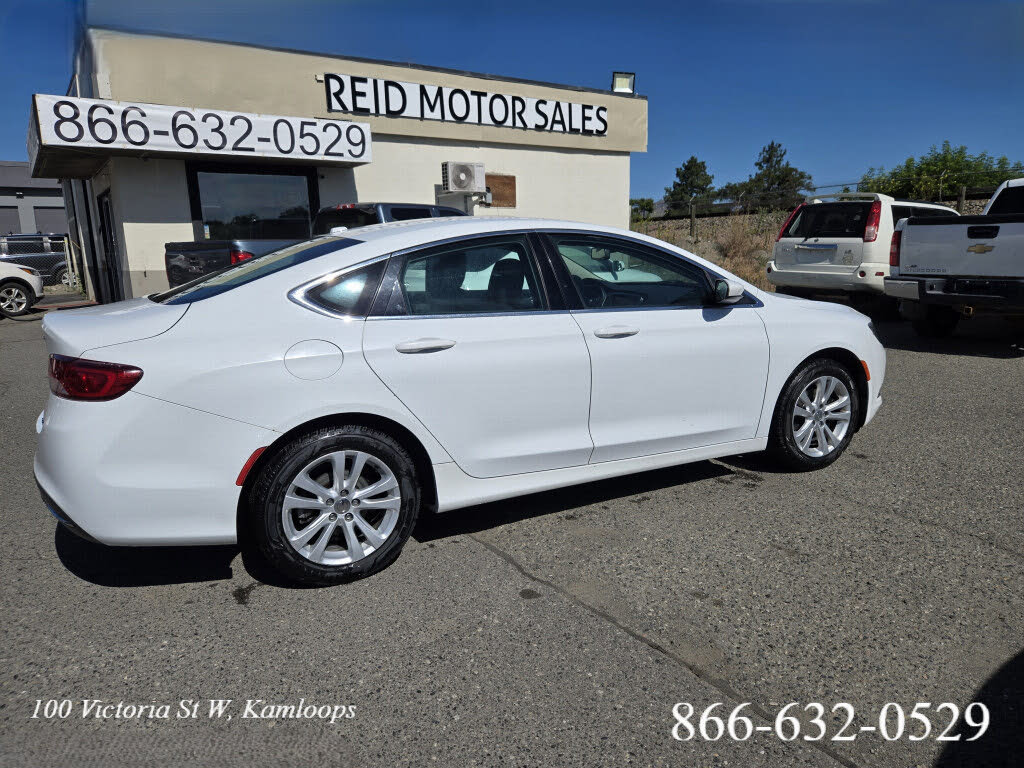 2015 Chrysler 200 Limited Sedan FWD