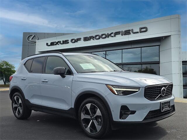 2025 Volvo XC40 B5 Plus Dark Theme AWD