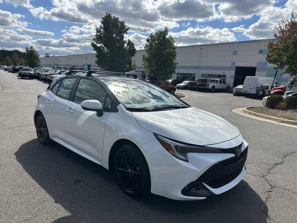 2025 Toyota Corolla Hatchback SE FWD