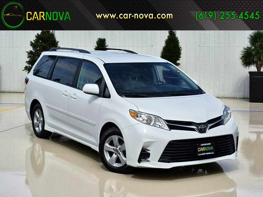 2019 Toyota Sienna LE 7-Passenger FWD with Auto-Access Seat