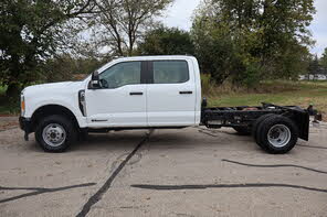 Ford F-350 Super Duty Chassis XL Crew Cab DRW 4WD