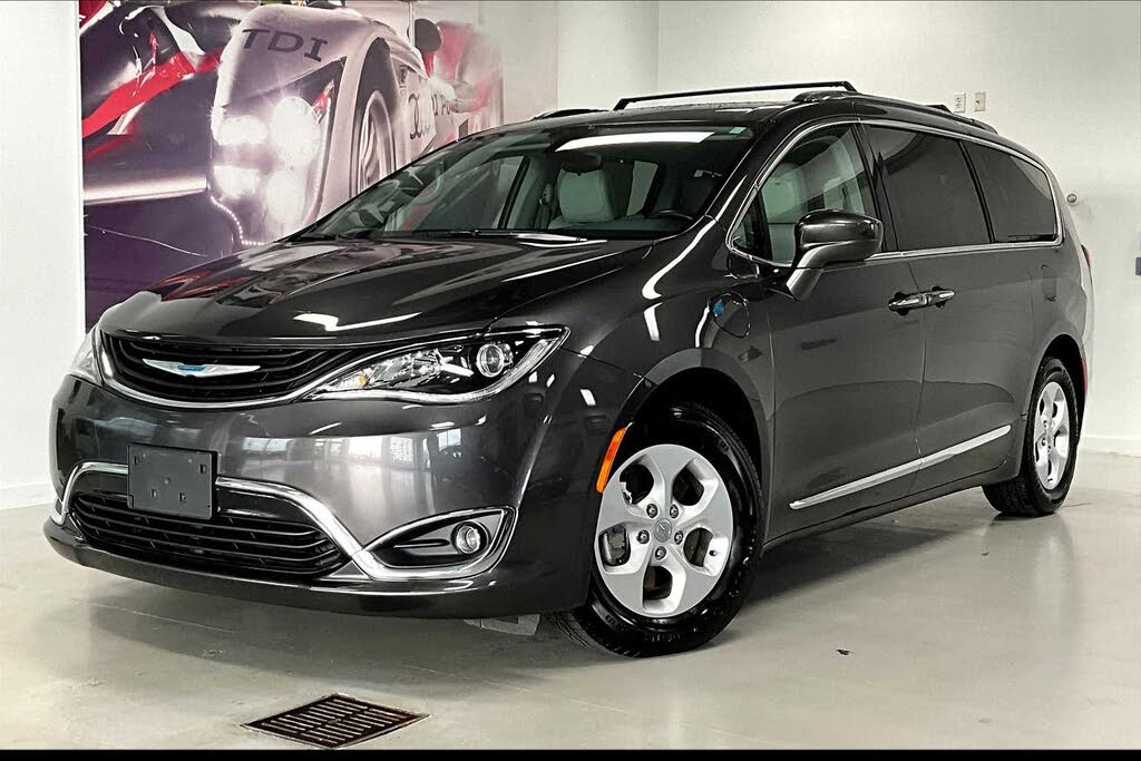 2018 Chrysler Pacifica Hybrid Touring L FWD