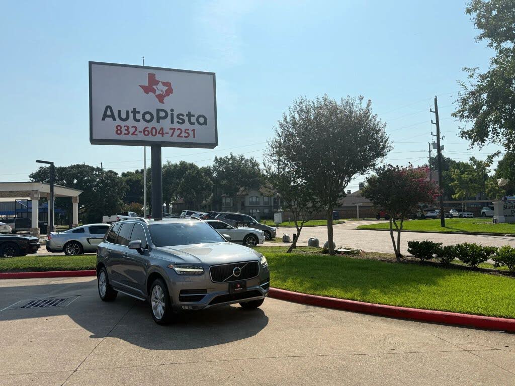 2016 Volvo XC90 T6 Momentum AWD