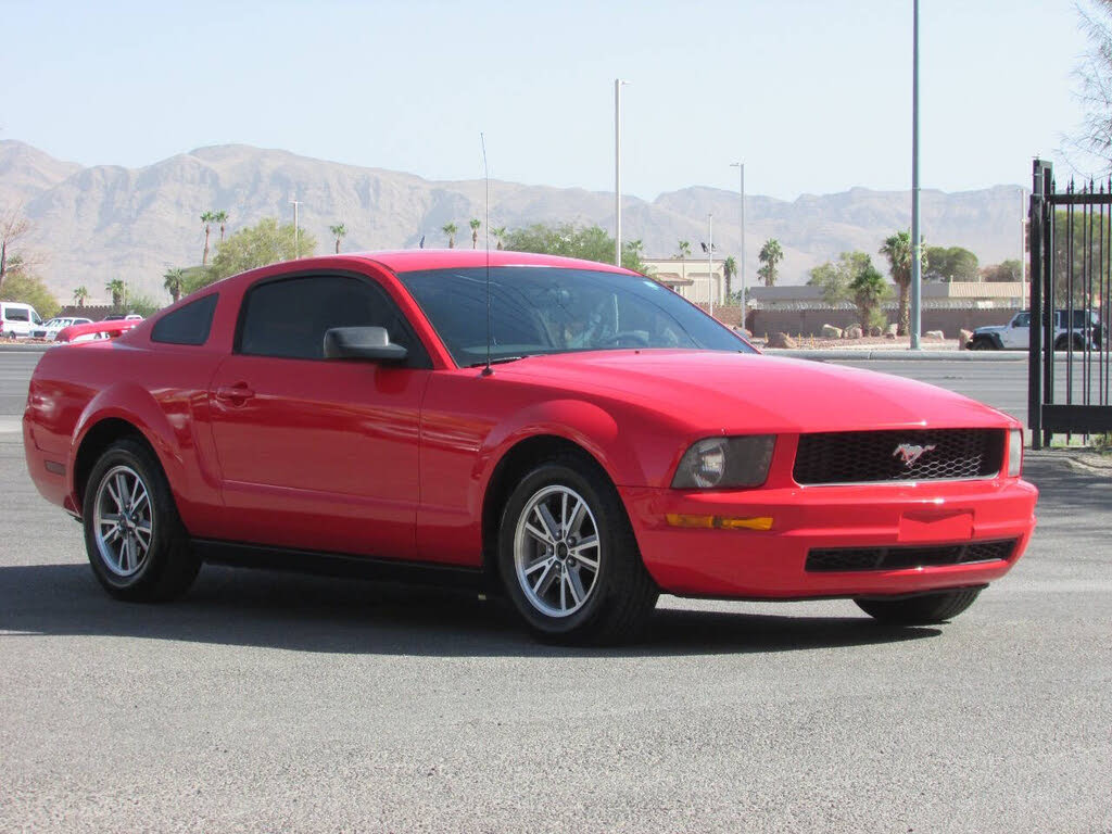 2005 Ford Mustang V6 Deluxe Coupe RWD