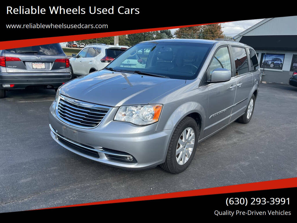 2016 Chrysler Town & Country Touring FWD