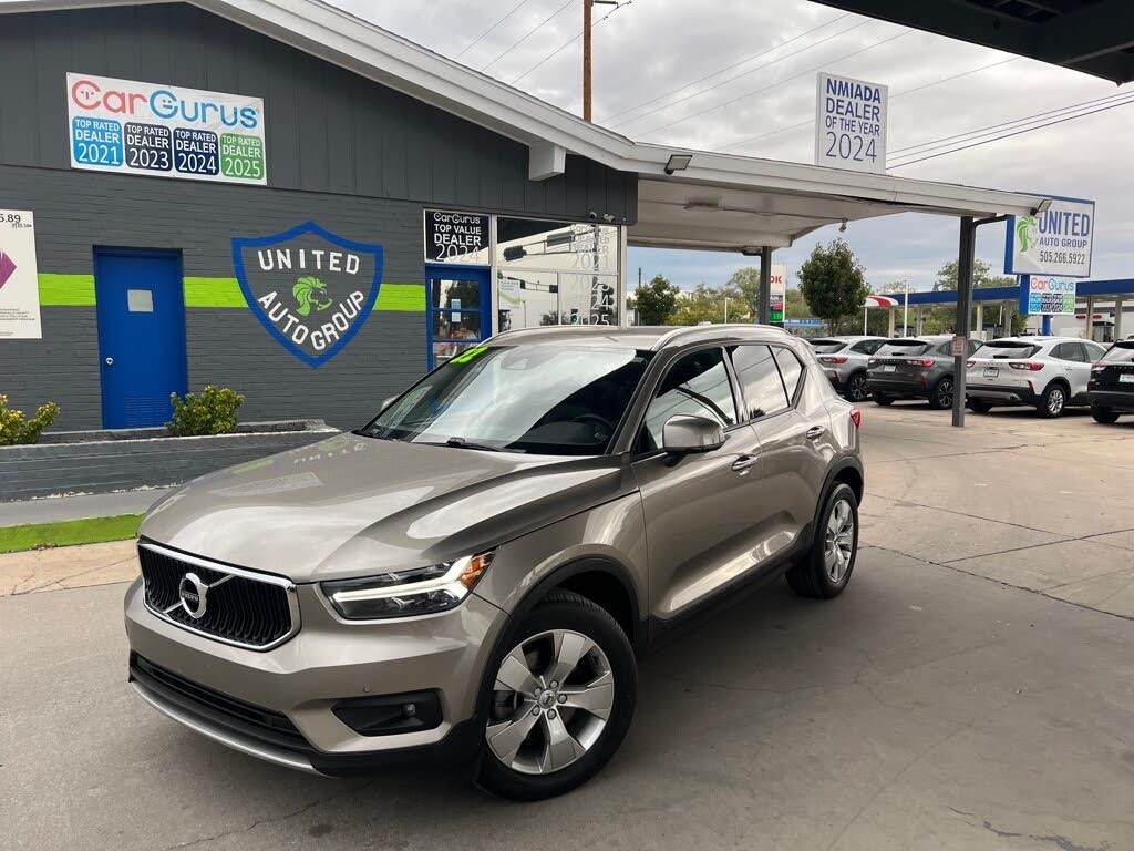 2022 Volvo XC40 T5 Momentum AWD