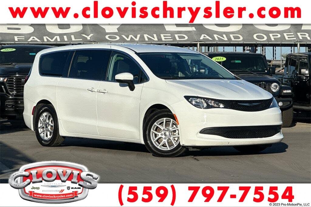 2022 Chrysler Voyager LX FWD