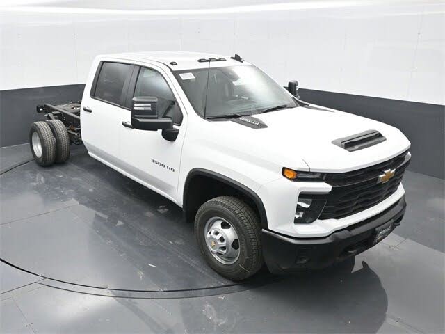 2025 Chevrolet Silverado 3500HD Chassis Work Truck Crew Cab 4WD