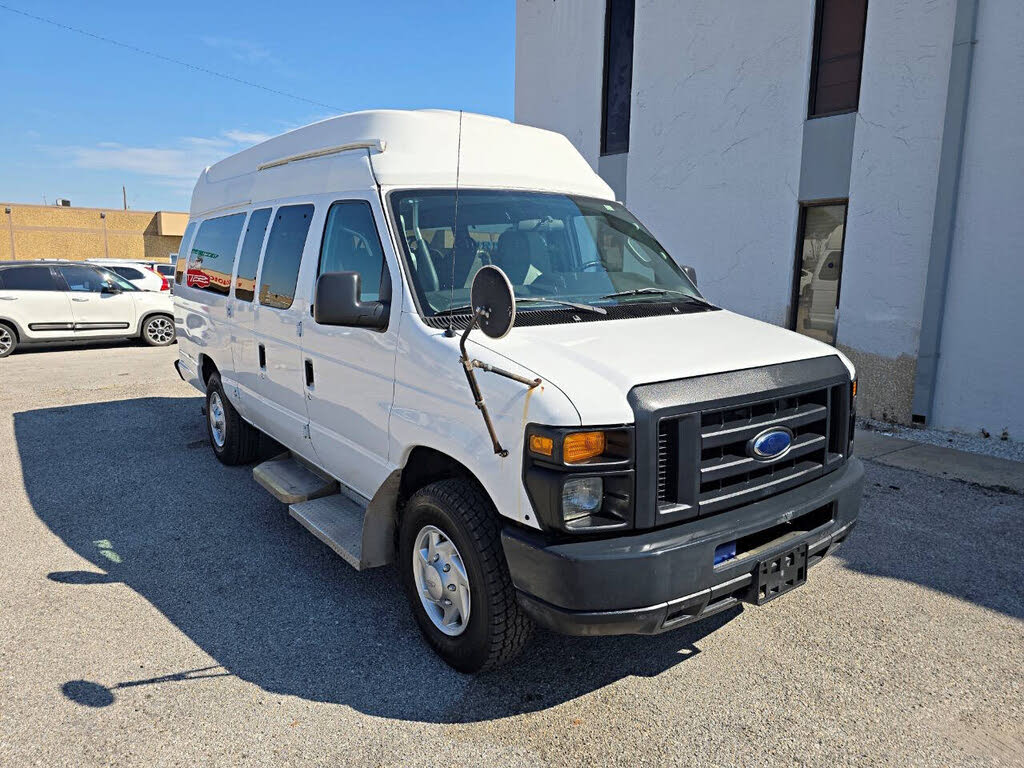 2013 Ford E-Series E-350 XLT Super Duty Extended Passenger Van