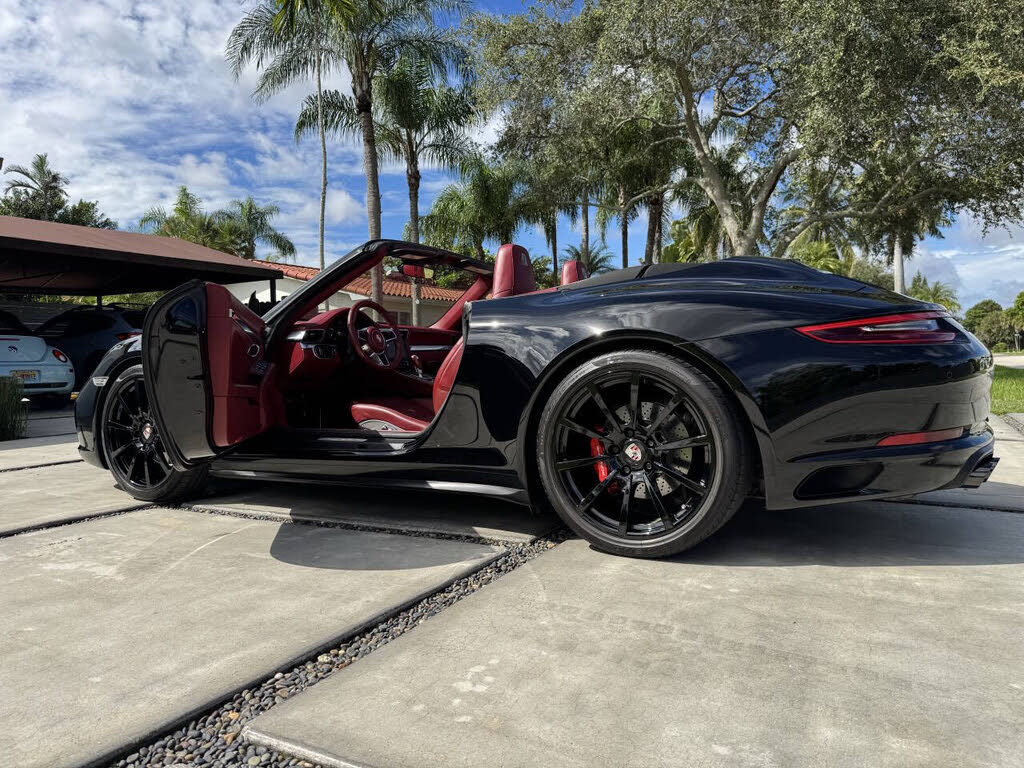 2017 Porsche 911 Carrera 4 Cabriolet AWD