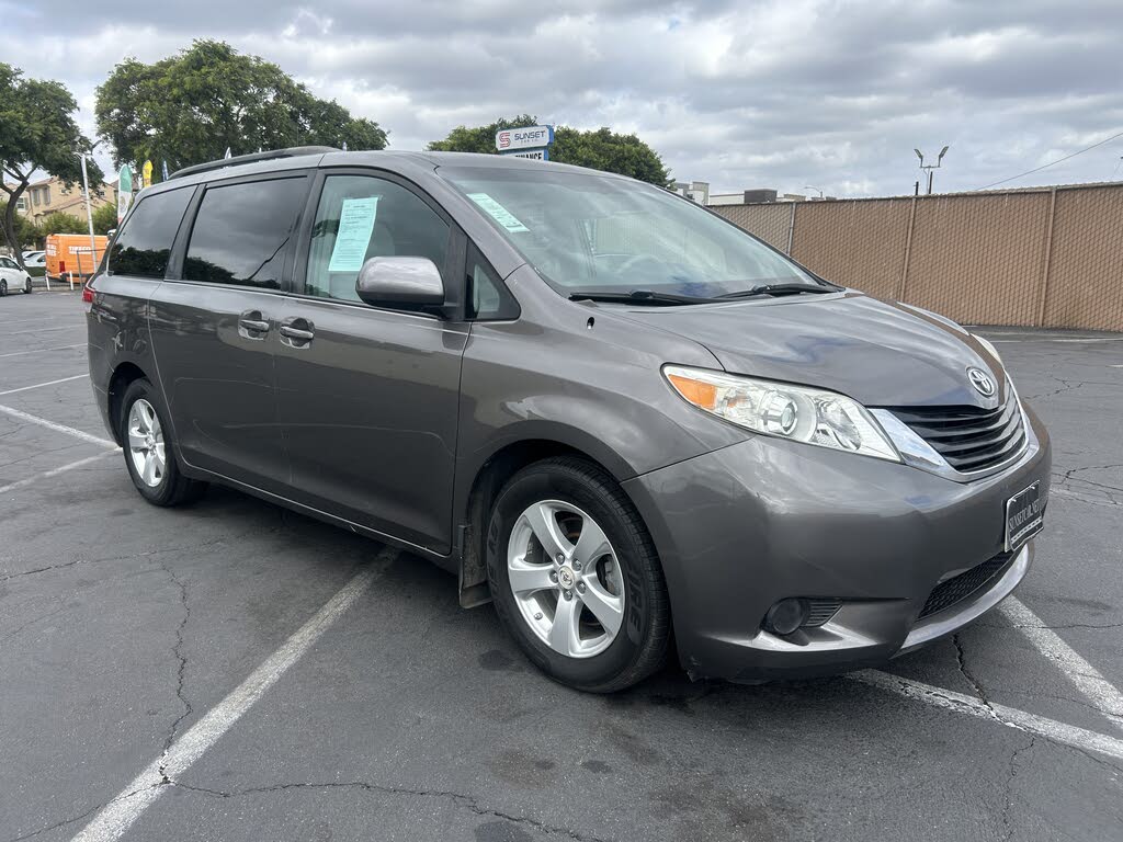 2012 Toyota Sienna LE 7-Passenger