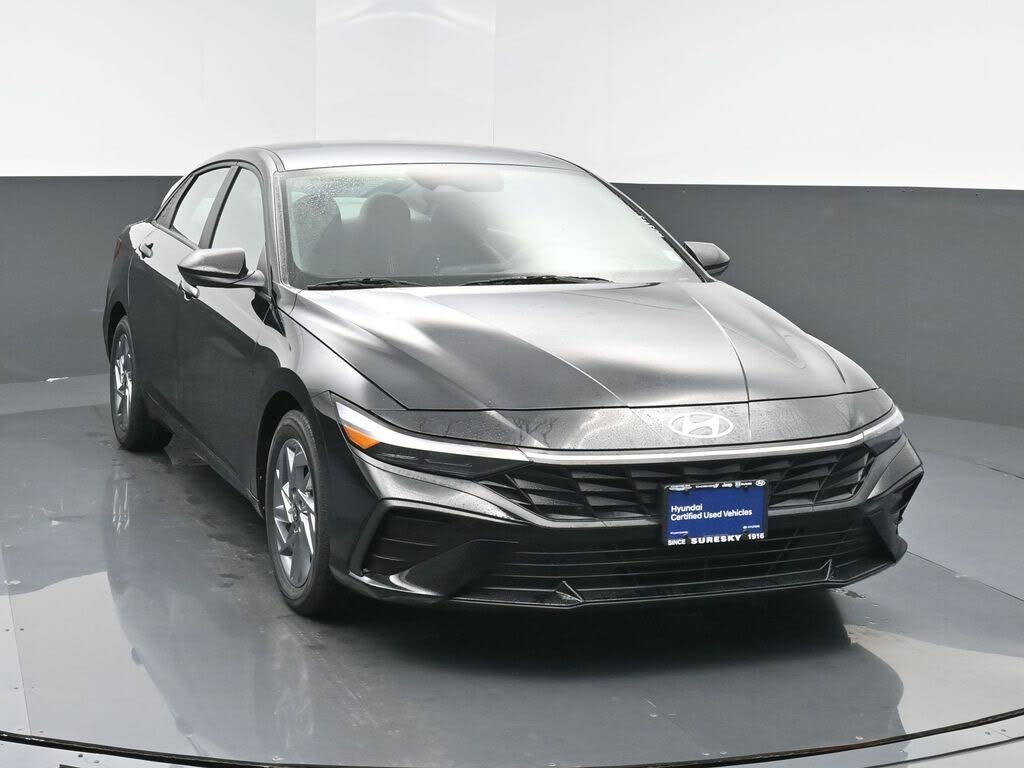 2024 Hyundai Elantra SEL FWD