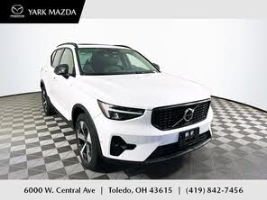 Volvo XC40 B5 Plus Dark Theme AWD