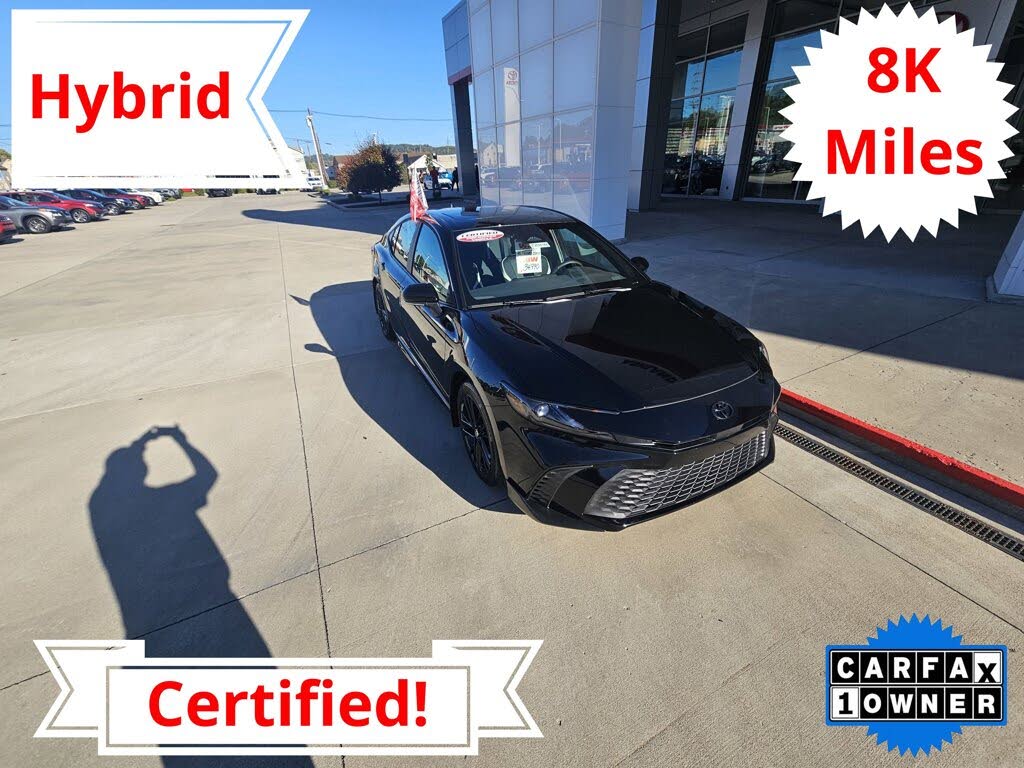 2026 Toyota Camry SE FWD