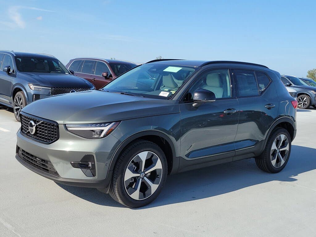 2026 Volvo XC40 B5 Plus AWD