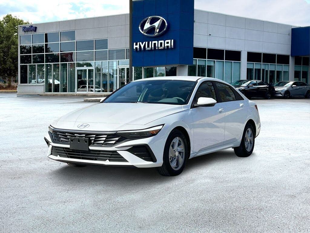 2025 Hyundai Elantra SE FWD