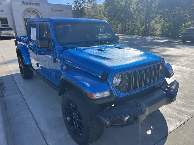 2025 Jeep Gladiator NightHawk Crew Cab 4WD