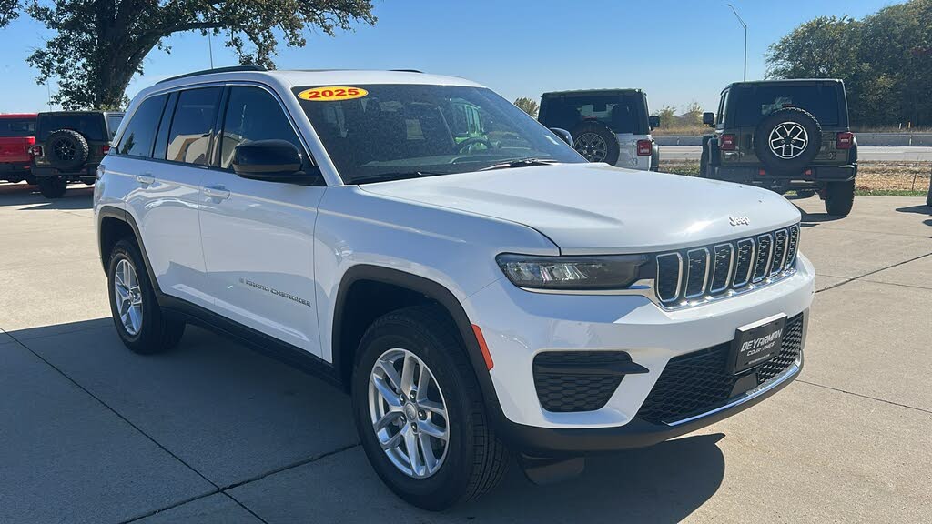 2025 Jeep Grand Cherokee Laredo 4WD