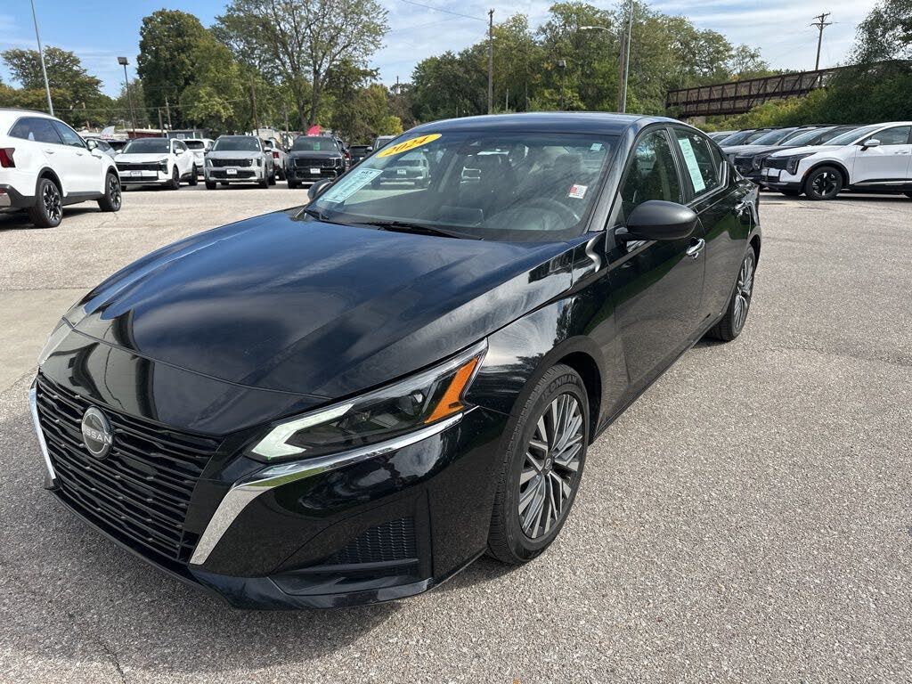 2024 Nissan Altima 2.5 SV FWD