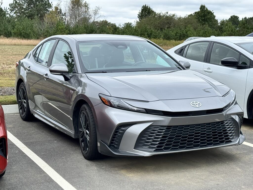 2025 Toyota Camry SE FWD