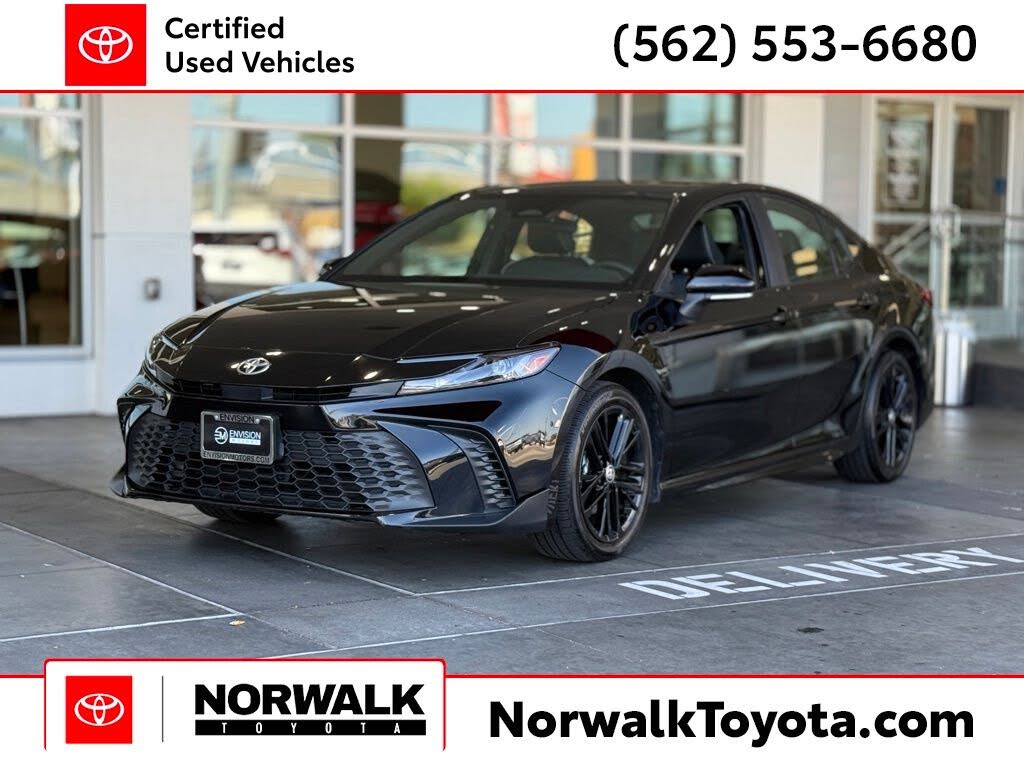 2025 Toyota Camry SE FWD