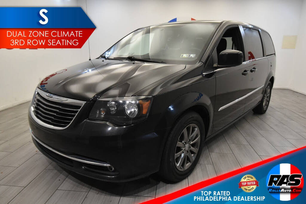 2016 Chrysler Town & Country S FWD