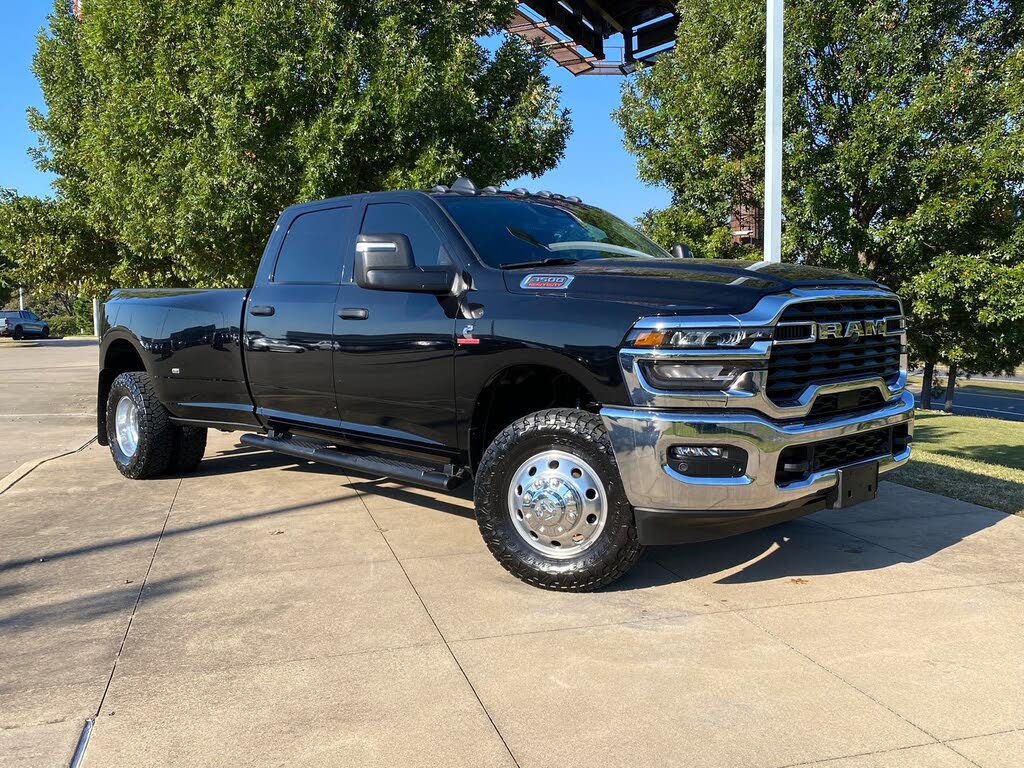 2025 RAM 3500 Tradesman Crew Cab LB DRW 4WD
