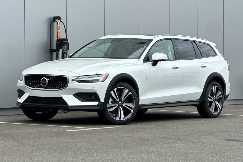 2026 Volvo V60 Cross Country B5 Plus AWD