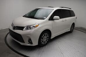 Toyota Sienna XLE 7-Passenger FWD with Auto-Access Seat