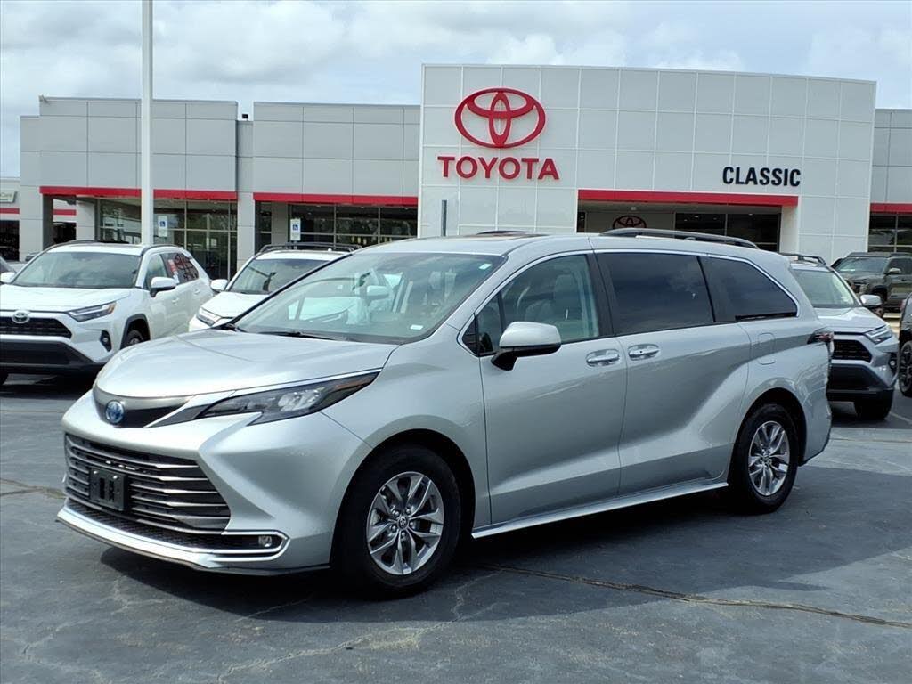 2024 Toyota Sienna XLE 7-Passenger FWD