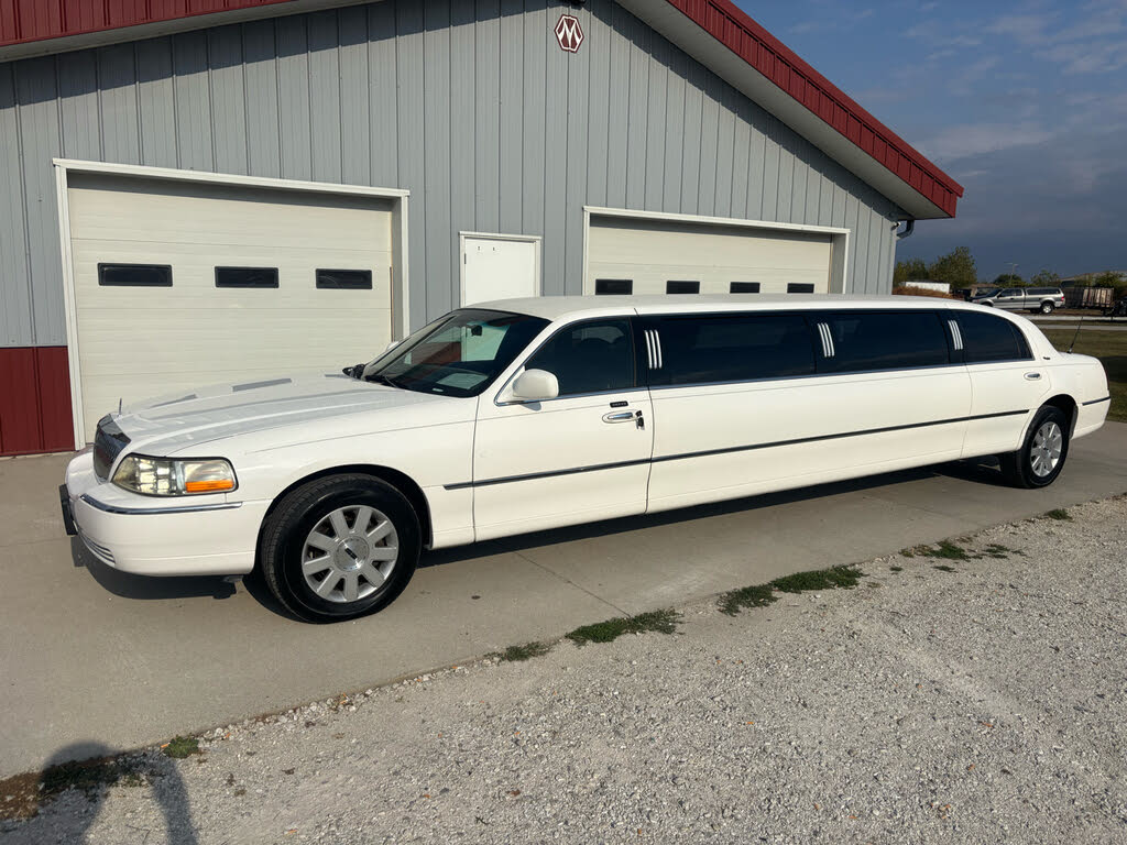 2005 Lincoln Town Car Executive