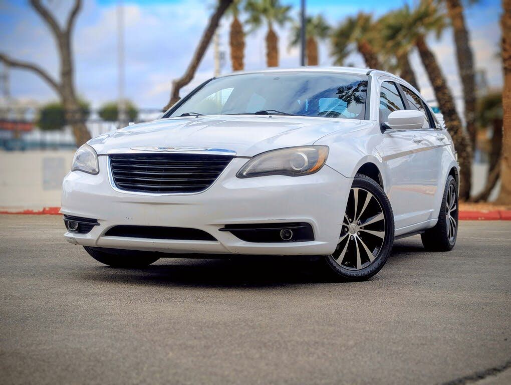 2013 Chrysler 200 Touring Sedan FWD