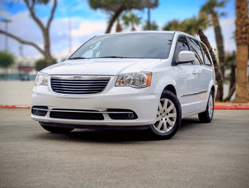 2016 Chrysler Town & Country Touring FWD