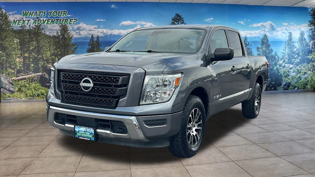 2023 Nissan Titan SV Crew Cab 4WD