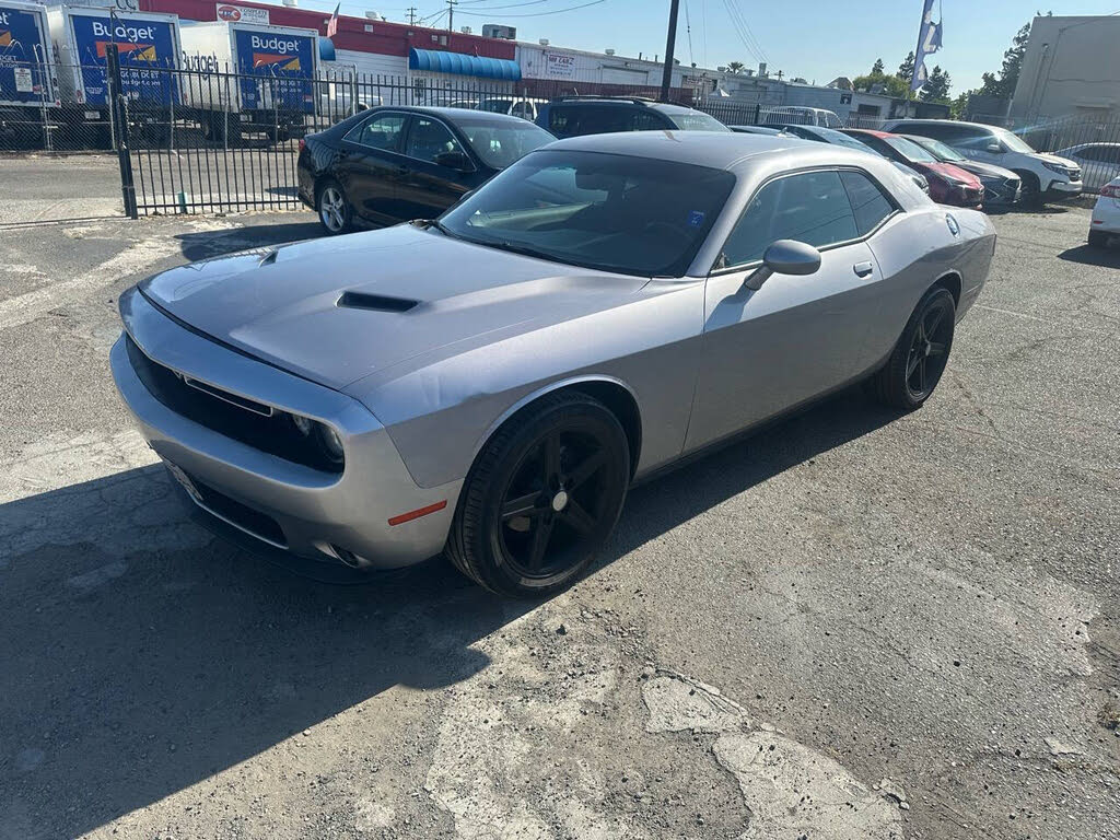 2017 Dodge Challenger SXT RWD