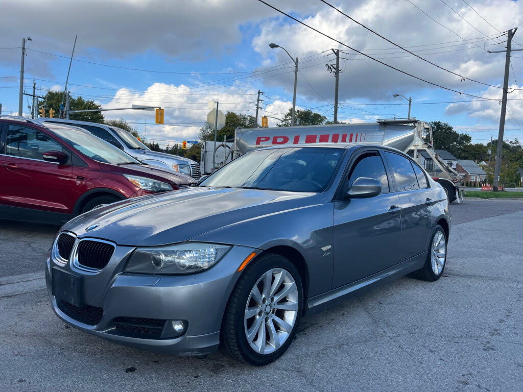BMW 3 Series 328i xDrive Sedan AWD 2011