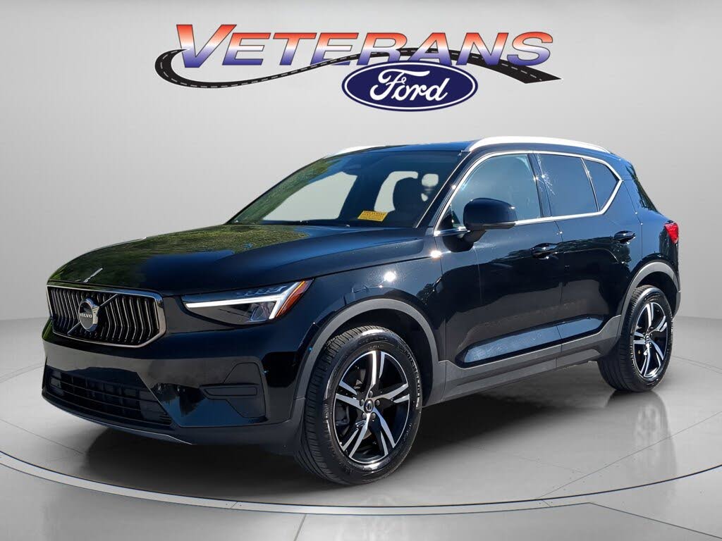 2025 Volvo XC40 B5 Core Bright Theme AWD