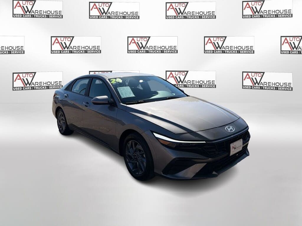 2024 Hyundai Elantra SEL FWD