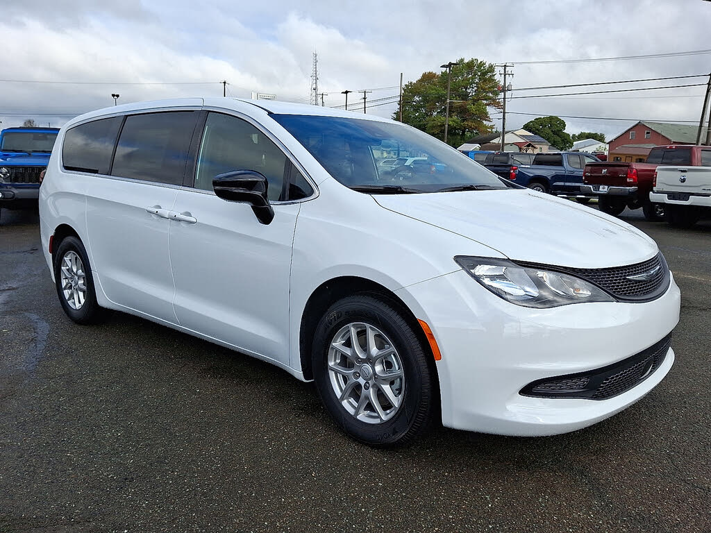 2026 Chrysler Voyager LX FWD