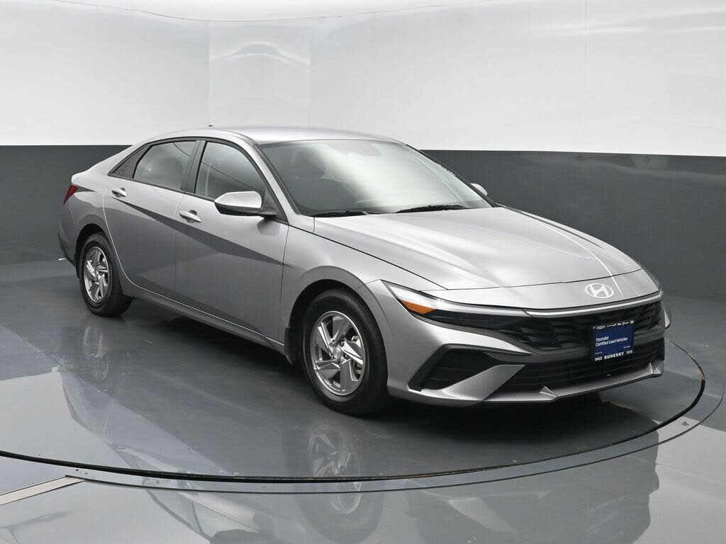 2025 Hyundai Elantra SE FWD