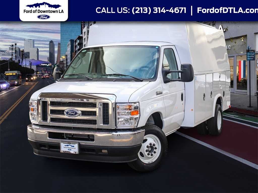 2025 Ford E-Series Chassis E-350 SD Cutaway SB DRW RWD